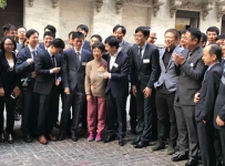 ��С��Цӵĸ�ף��𼤶� �ѹ�IPOֻ�ǶԹ�ȥʮ������ܽ�