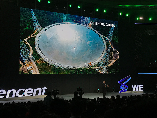 霍金WE大会演讲：地球太小了，最好的方法是移民太空