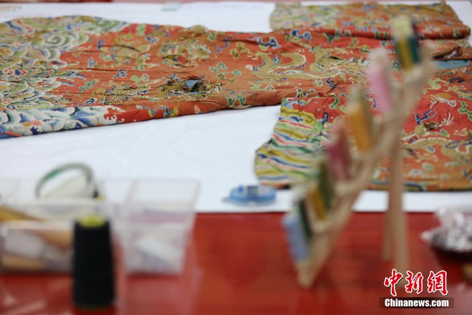 探秘故宫文物医院 珍贵文物在他们手中复原