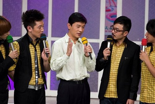 李彦宏赴长沙录湖南卫视节目 秀拉丁舞（图）