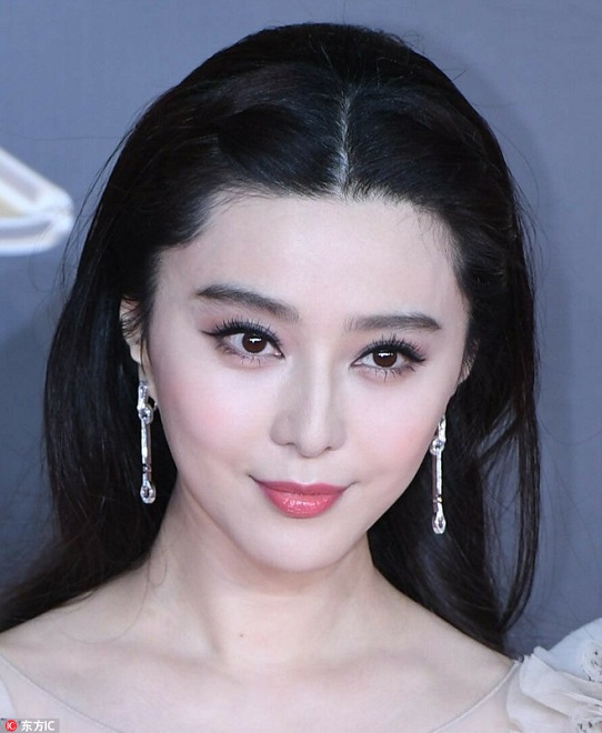 杨幂减龄五岁全靠它 “妆”嫩还要靠光彩粉嫩感