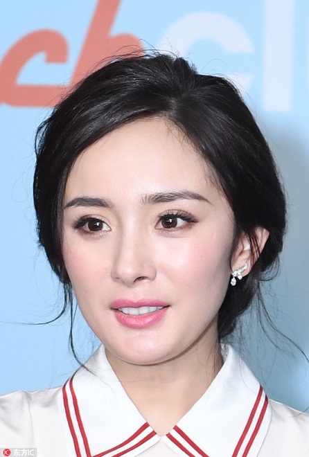 杨幂减龄五岁全靠它 “妆”嫩还要靠光彩粉嫩感
