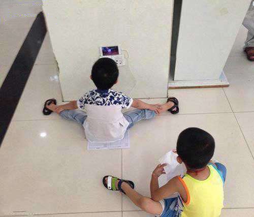 搞笑图片:机智的小孩
