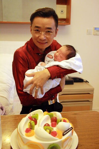 央视主持人高博喜得贵子 宝宝照片首次曝光(图)