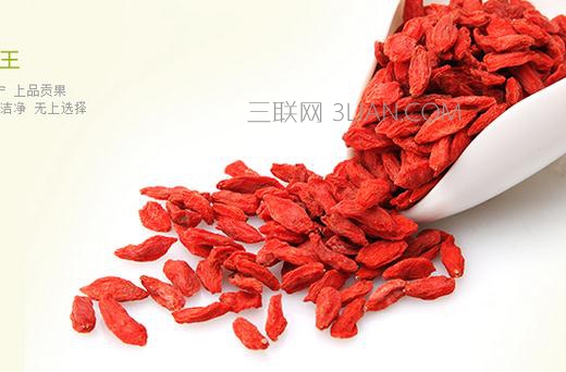 干桑葚和枸杞泡水喝吗  三联