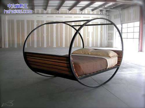 搞笑图片:这个床躺着会很舒服