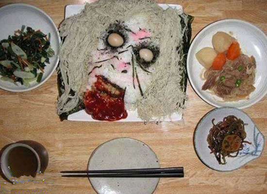 搞笑图片:吃个饭有必要整这么吓人么
