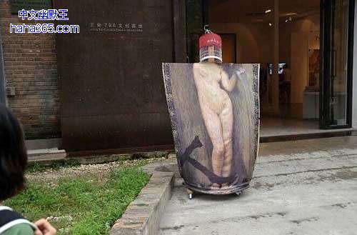 搞笑图片:这流动厕所真任性！