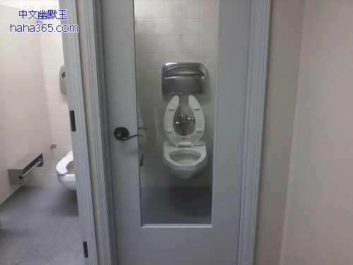搞笑图片:让人暴露的卫生间