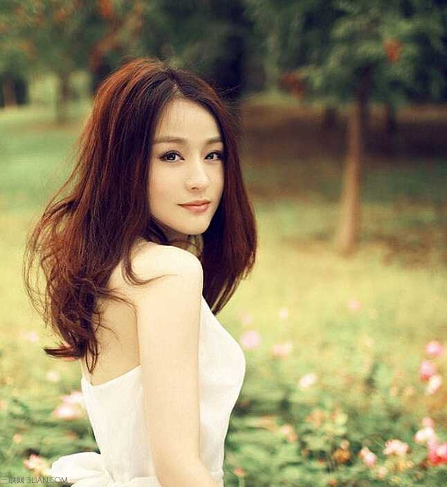 宽脸女生发型图片3