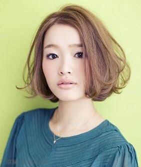 适合方脸女生的短卷发型