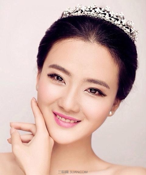 2015高贵、甜美新娘发型设计图           三联