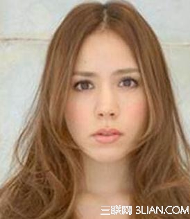 春节相亲必学美女塌鼻梁中分发型            三联