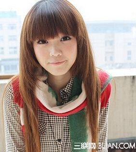 大脸头发少适合什么发型