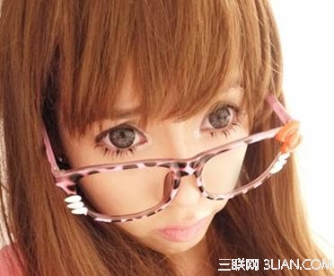 春节必备戴眼镜女生发型设计          三联