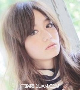女生前额头发少适合什么发型           三联