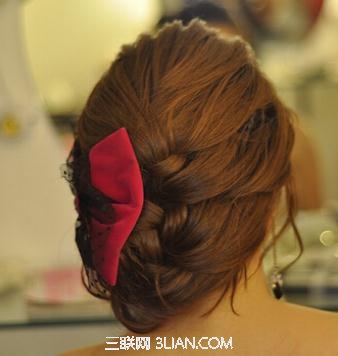 最新女生适合配晚礼服的韩国发型           三联
