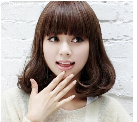 小脸女生适合什么样的梨花头发型 三联