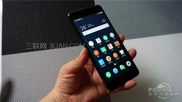 魅蓝E2的屏幕材质是什么