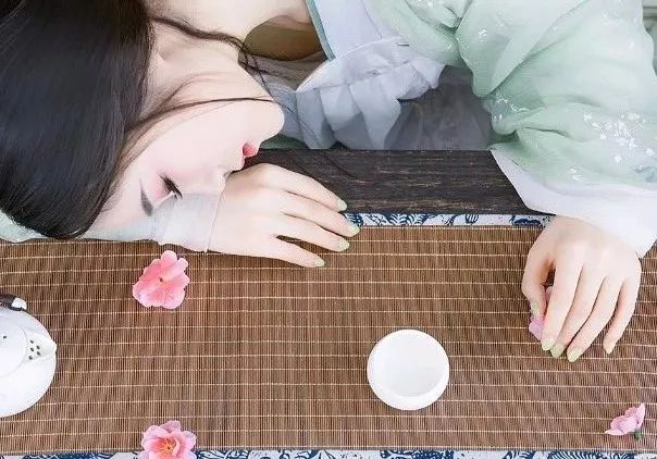 温庭筠们主编了一本晚唐五代女子图鉴，美了1000多年