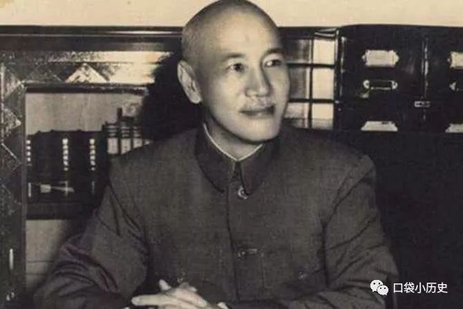 蒋介石去世36年后解禁照片，做鬼脸吐舌头，有啥喜事