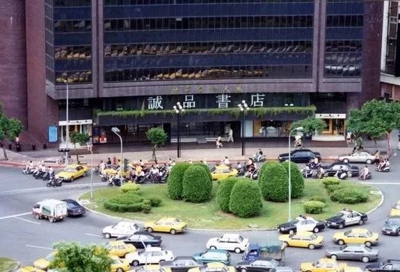 第一家24小时书店要倒闭了，2020以后还会有书店吗？
