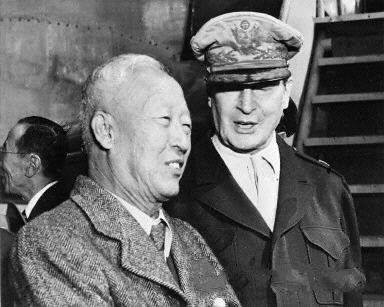 解密美国五星上将麦克阿瑟是怎样被解职的？