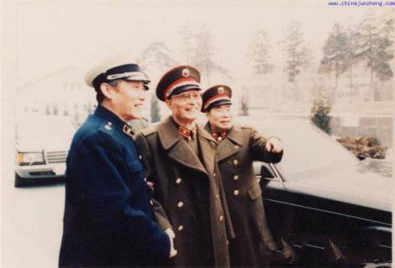 1955年授衔 四野大佬刘亚楼争大将失败的背后