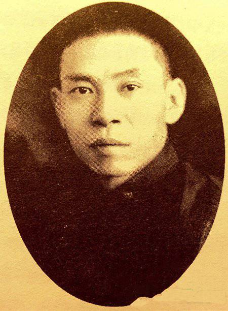 杜月笙晚年尴尬重返上海滩：竟遭亲朋故友挤兑