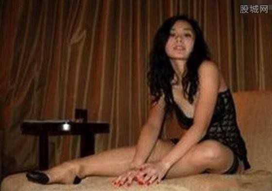 陈冠希的照片 遭陈冠希抓乳舔下体尺度太惊人