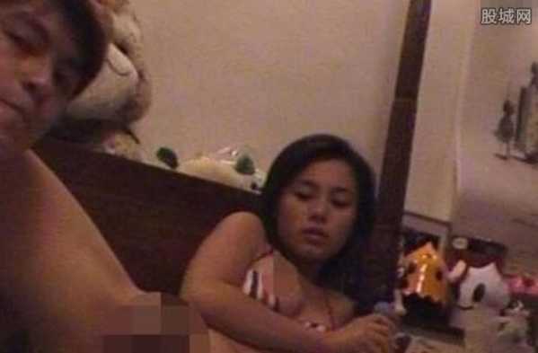 陈冠希的照片 遭陈冠希抓乳舔下体尺度太惊人