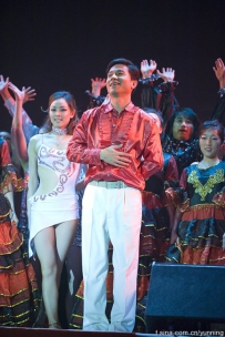 百度十周年庆典李彦宏与美女热舞现场视频、图片