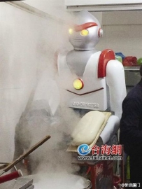 涨姿势 ！闽南师大新厨师是奥特曼 会做刀削面奥特曼