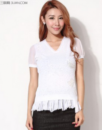 宽肩女生适合穿什么领子的衣服