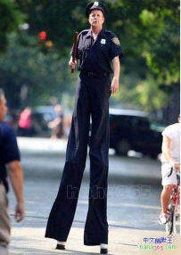 警察就要站的高看的远