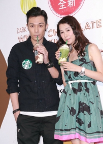 周柏豪、黄翠如出席Starbucks星巴克咖啡2013夏季新品活动