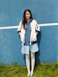 白色棒球服怎么搭配