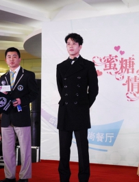 胡宇威出席跳舞香水粉丝们甜蜜白色情人节上海活动