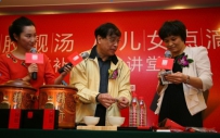 东阿阿胶携手岭南汤王 教奥运冠军煲靓汤