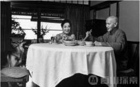 蒋介石入殓时为何穿七条内衣裤？宋美龄晚年笑谈