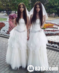 俄阴阳人结婚“夫妇”同时穿上婚纱