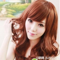 2015甜美减龄卷发，三十岁的女人减龄发型