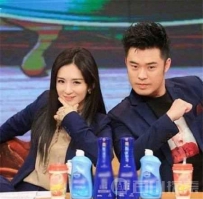 谢娜主持时为什么从不拿台本？何炅都不行！