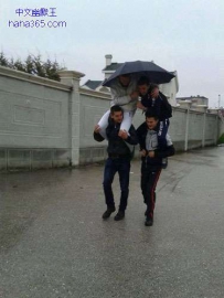 下雨了 跑回家