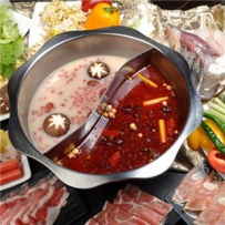 寒冷冬季火锅吃起来 但是这样吃火锅最伤胃哦