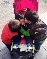 这么小就开始抢女友了