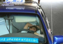 打着文明，却这样