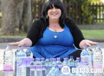 英国奇女子：每天饮水25升如厕40次！