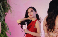 黄晓明和baby儿子满月照遭曝光