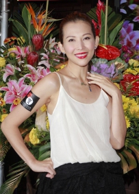 蔡少芬出席尖沙咀开设的高级海鲜火锅店担任剪彩嘉宾
